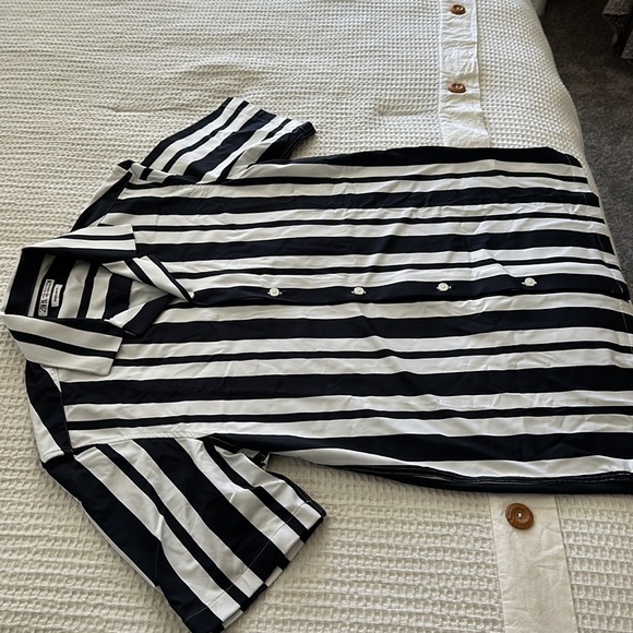 Zara Abstract Print Stretch Short Sleeve Shirt (size small) - Picture 4 of 4